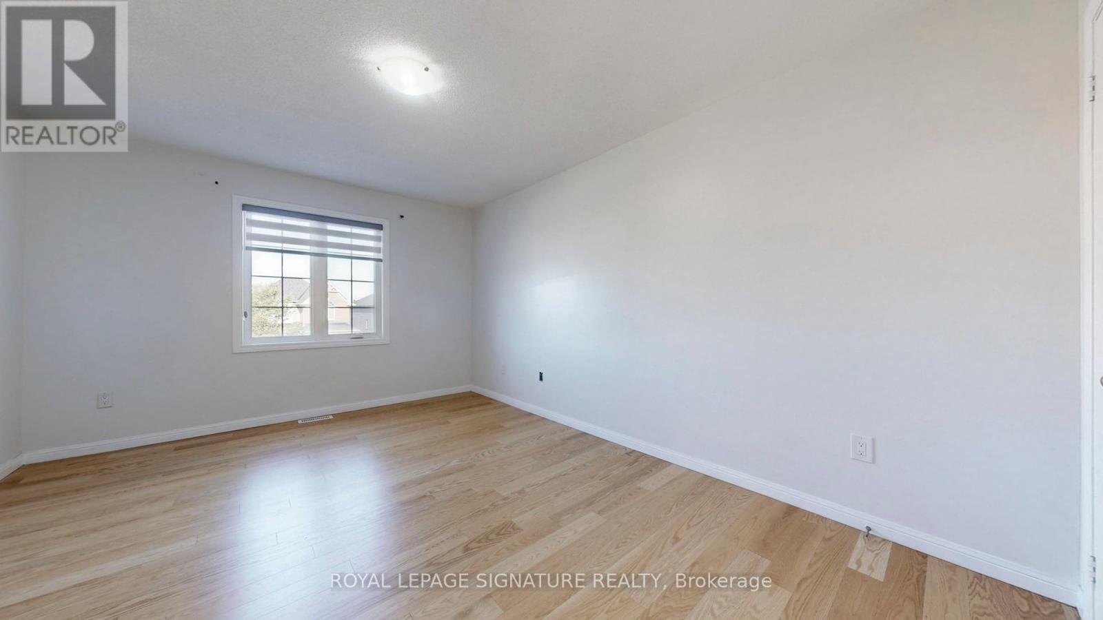 Photo 31 of 138 Sun King Crescent, Barrie ON