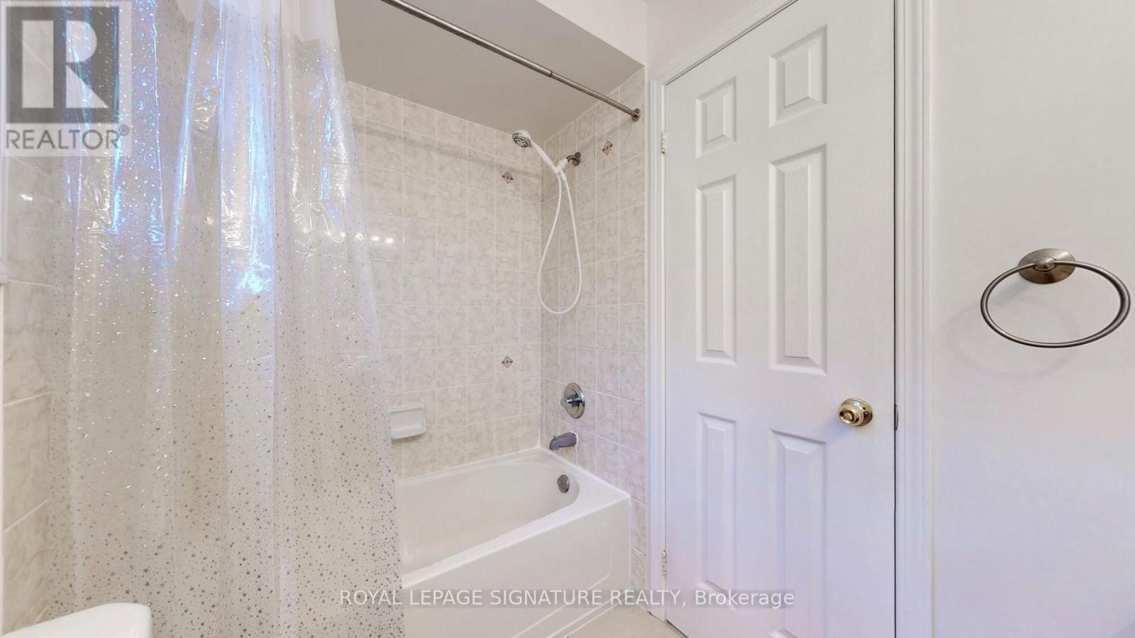 Photo 34 of 138 Sun King Crescent, Barrie ON