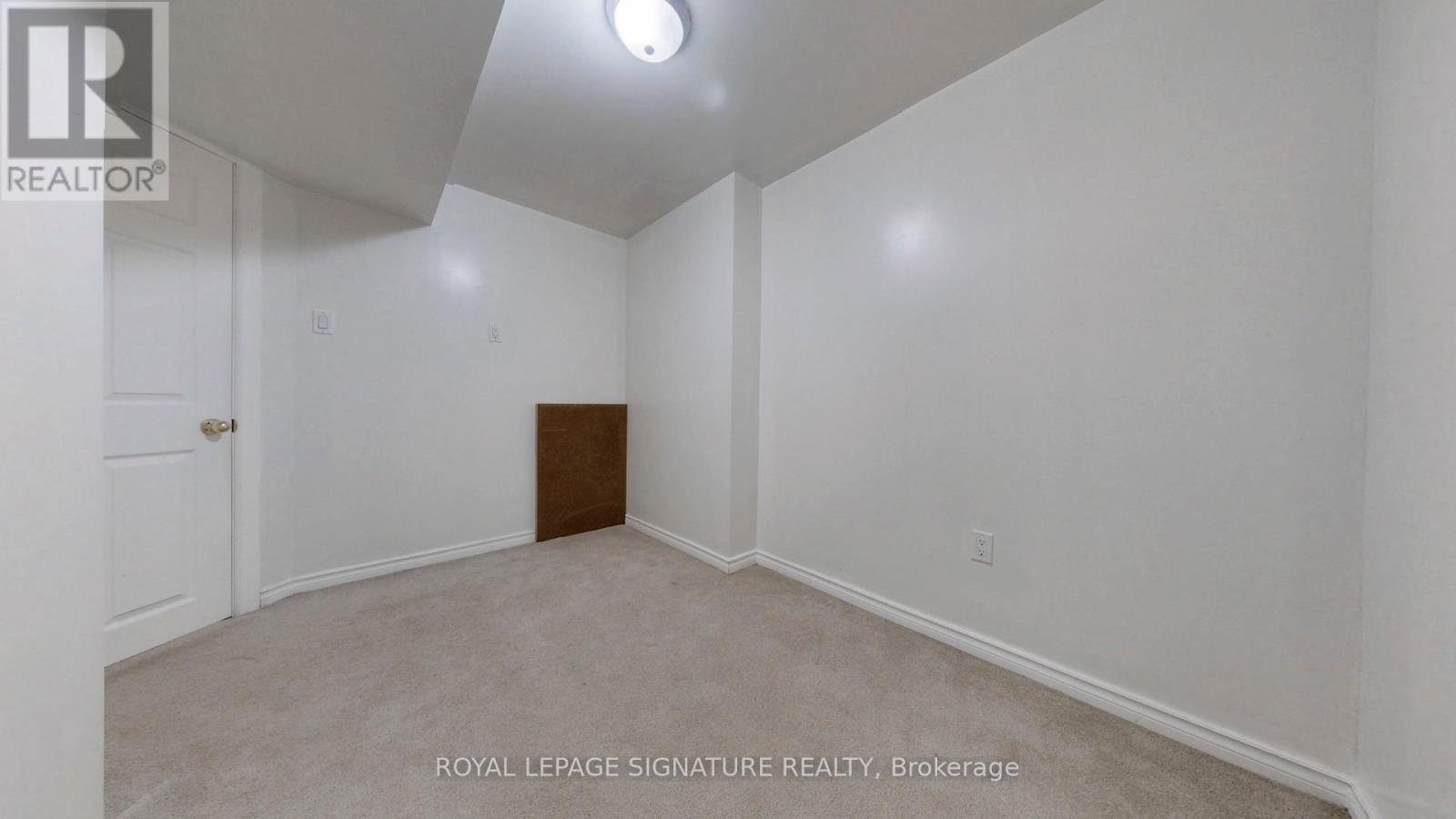 Photo 39 of 138 Sun King Crescent, Barrie ON