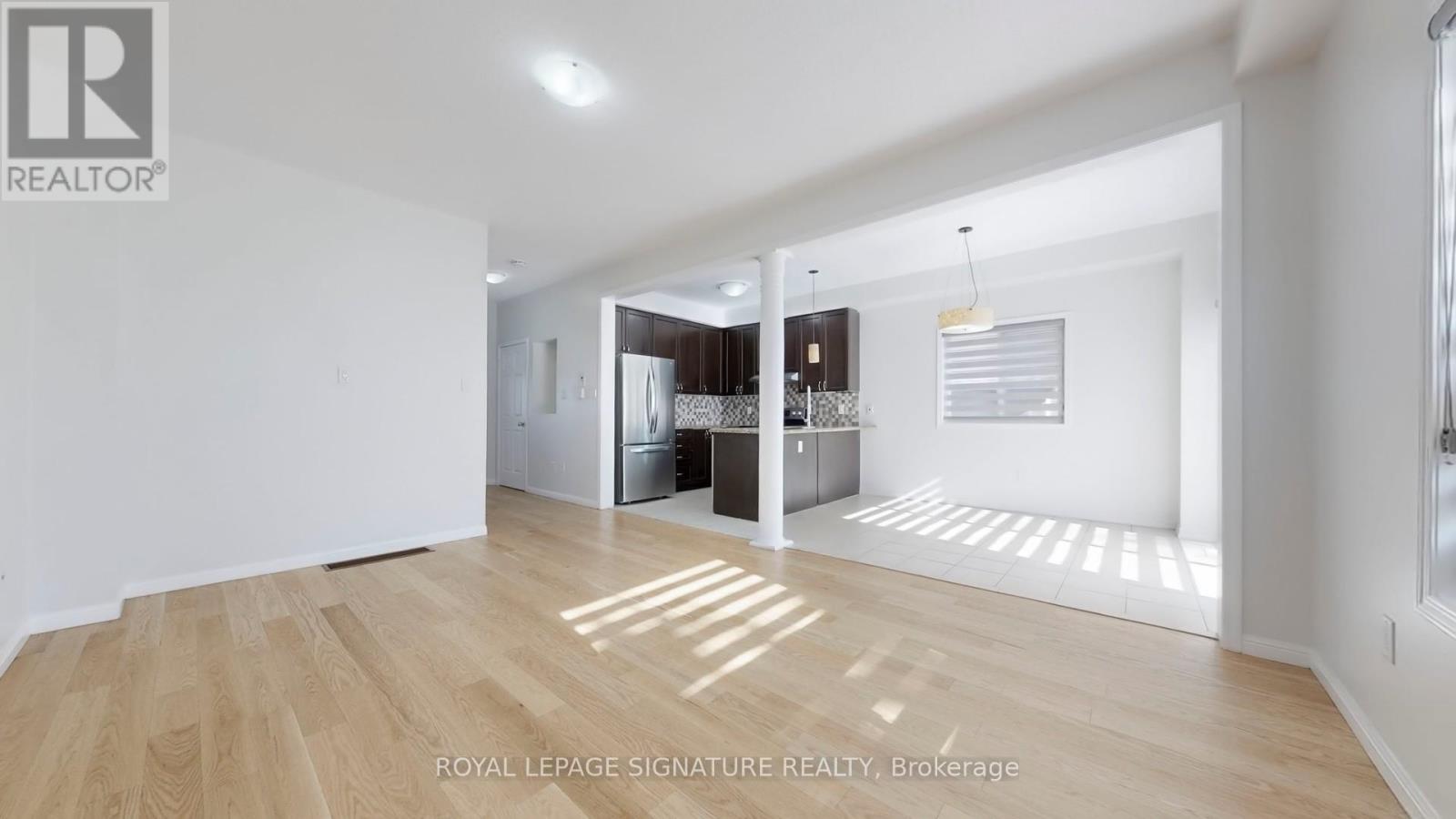 Photo 7 of 138 Sun King Crescent, Barrie ON