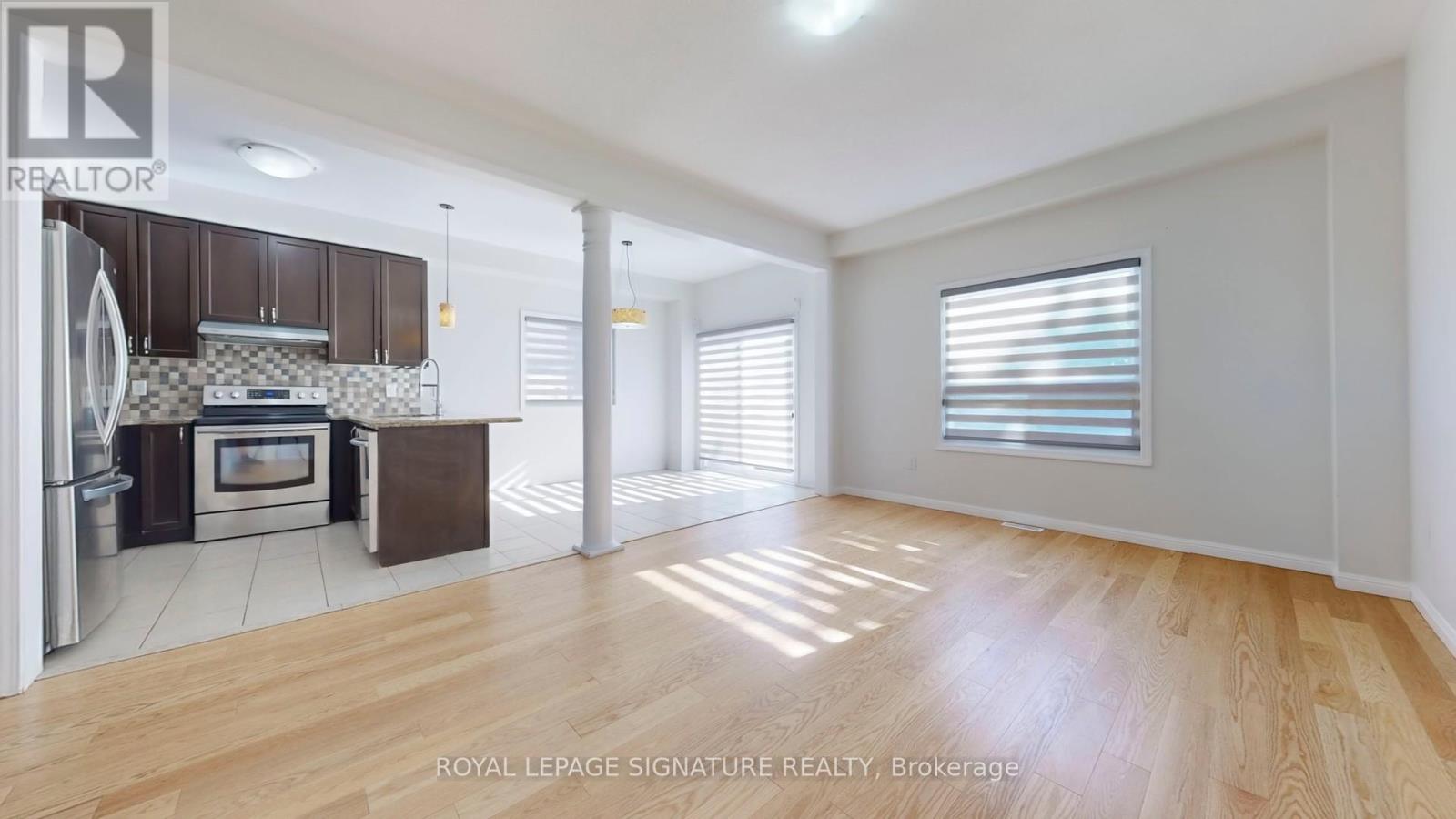 Photo 9 of 138 Sun King Crescent, Barrie ON