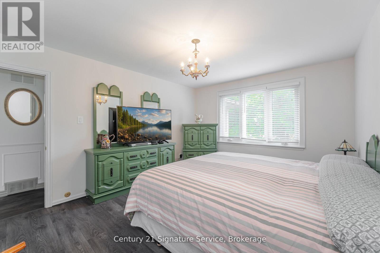 Photo 33 of 512 Selsey Drive, Mississauga ON