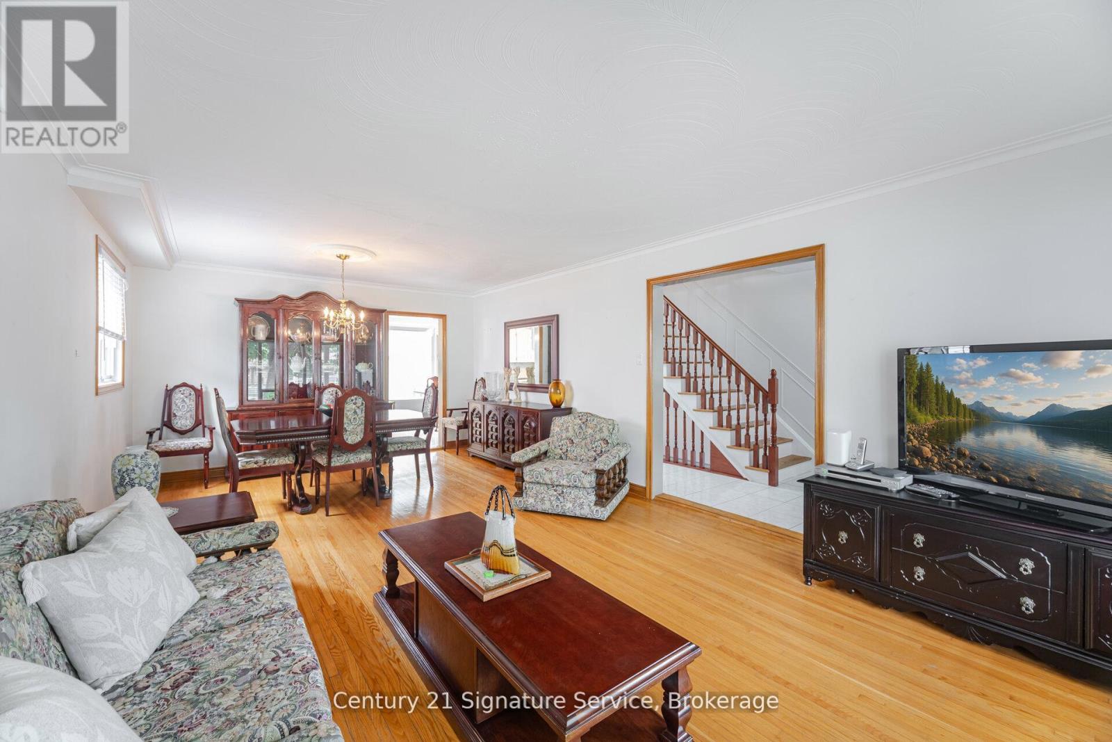 Photo 12 of 512 Selsey Drive, Mississauga ON