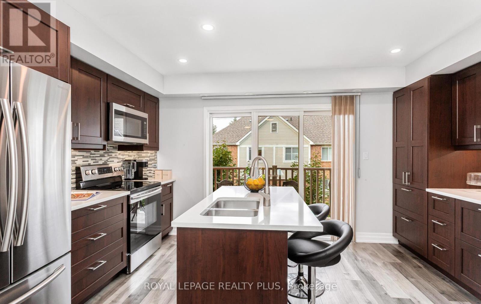 Photo 10 of 27 5050 Intrepid Drive, Mississauga ON