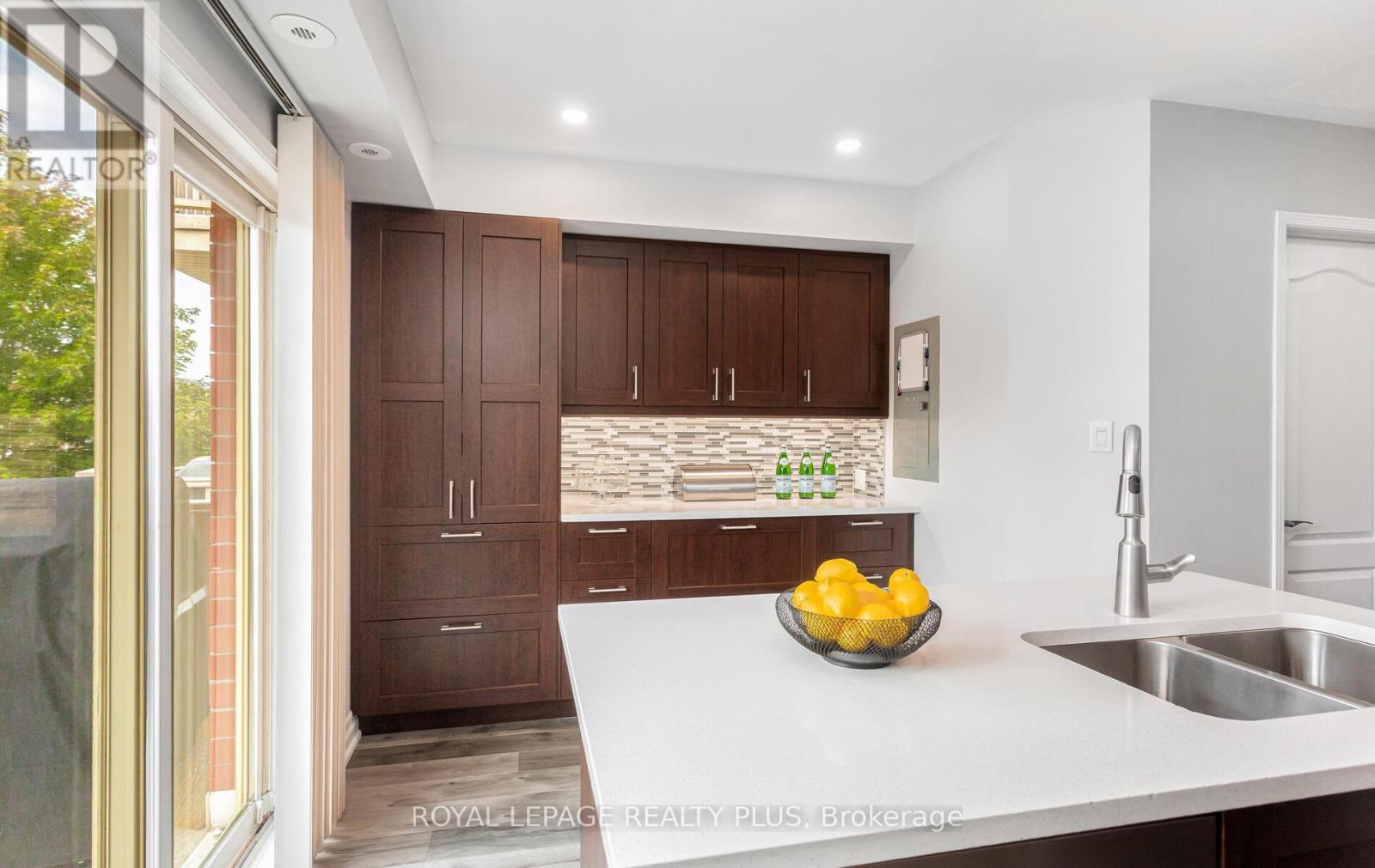 Photo 14 of 27 5050 Intrepid Drive, Mississauga ON