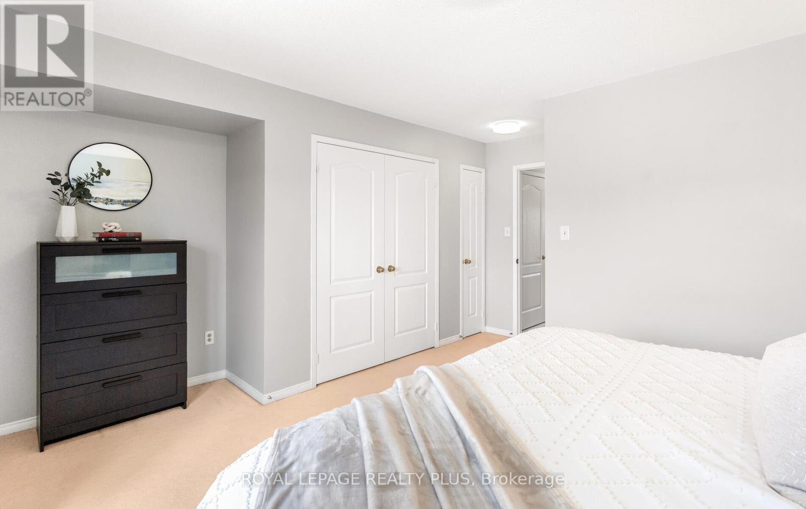 Photo 19 of 27 5050 Intrepid Drive, Mississauga ON