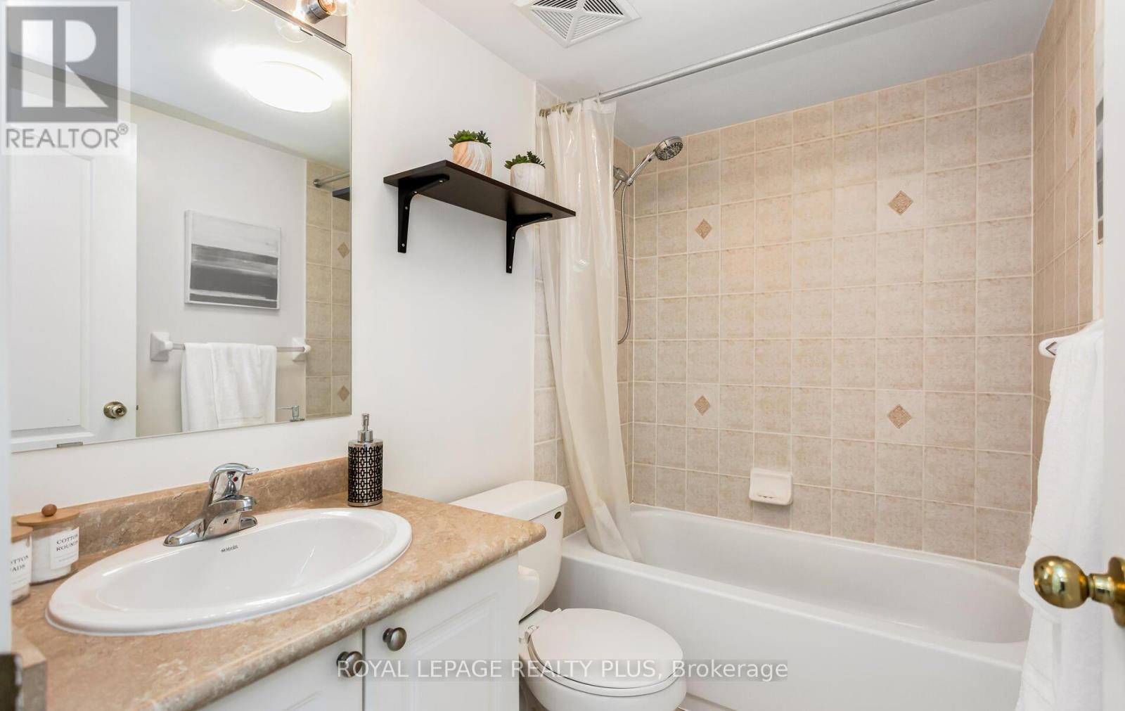 Photo 21 of 27 5050 Intrepid Drive, Mississauga ON