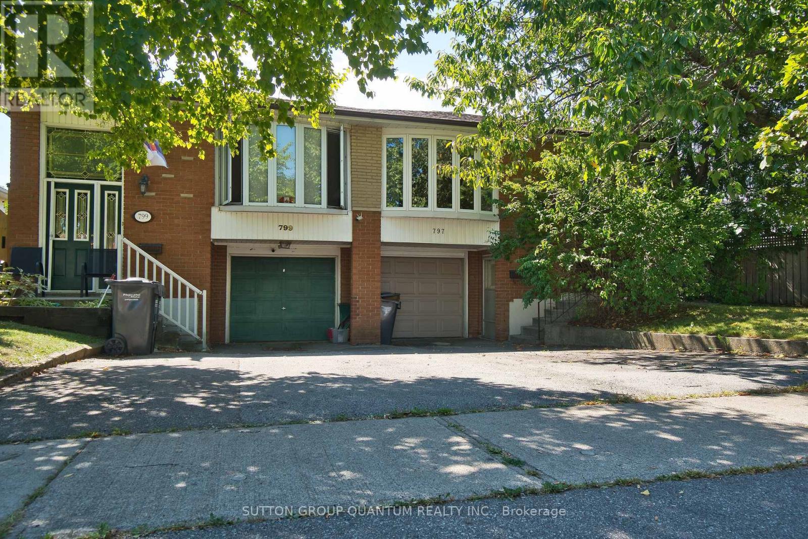 Photo 2 of 797 Eaglemount Crescent, Mississauga ON