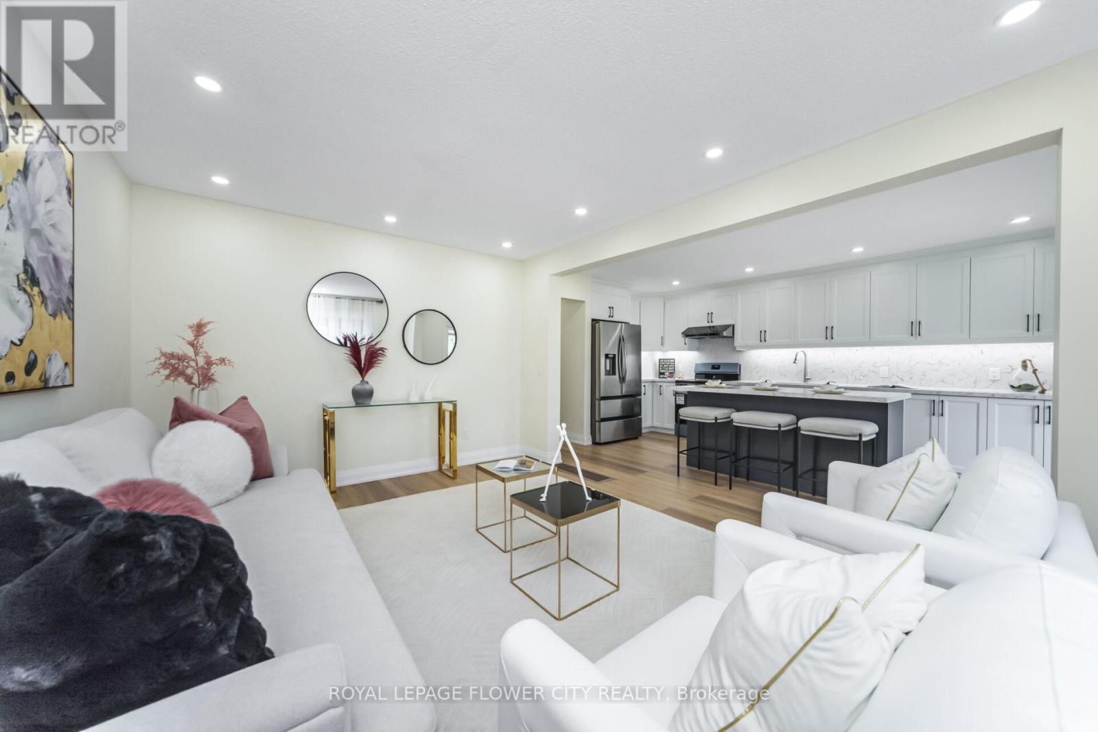 Photo 13 of 4 Natalie Court E, Brampton ON
