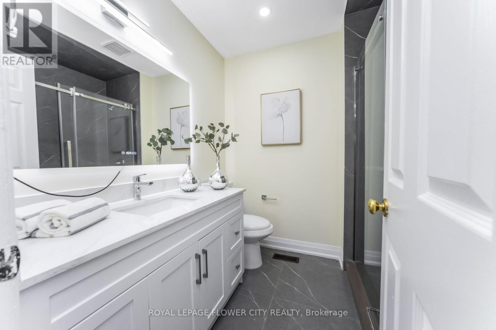 Photo 29 of 4 Natalie Court E, Brampton ON