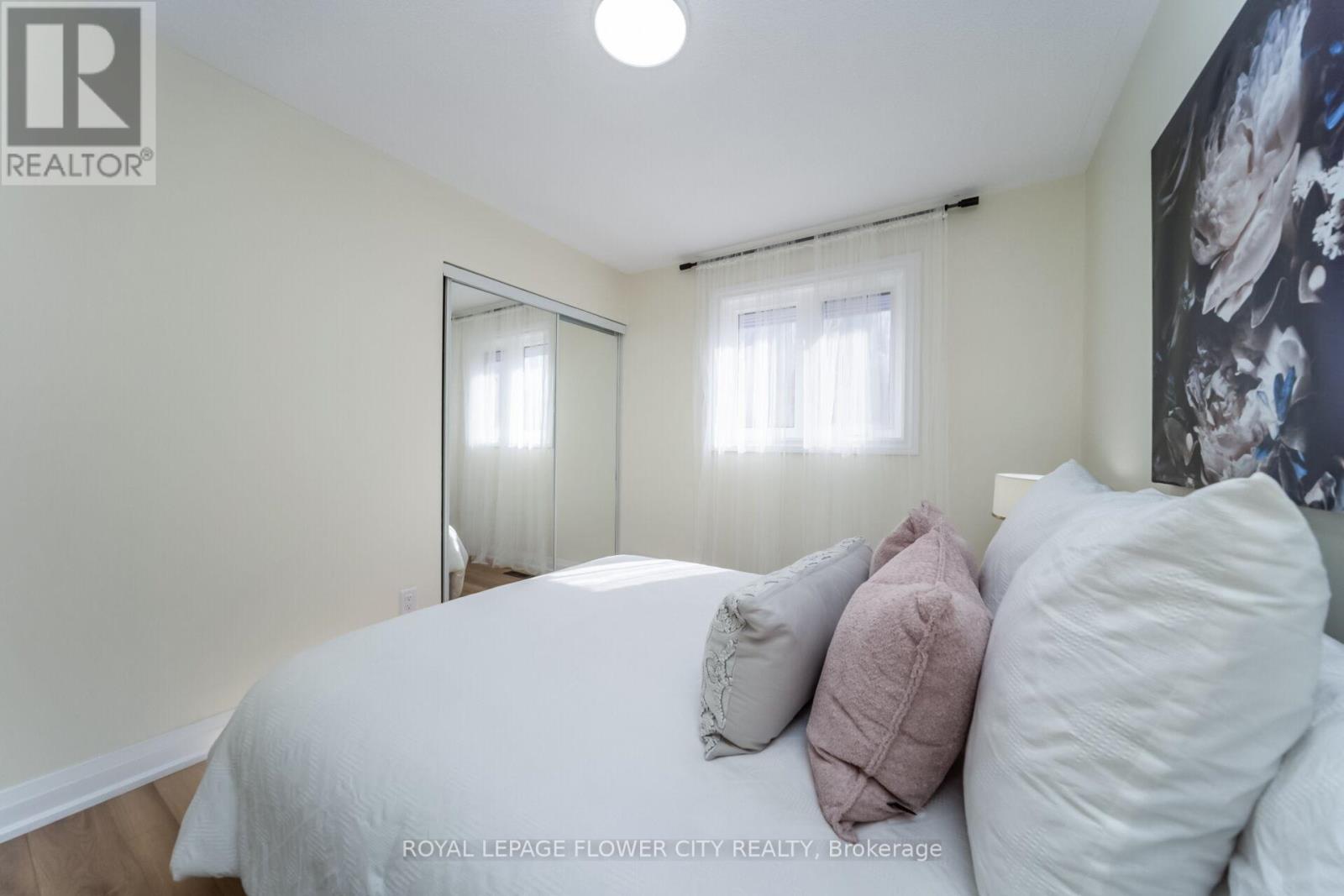 Photo 33 of 4 Natalie Court E, Brampton ON