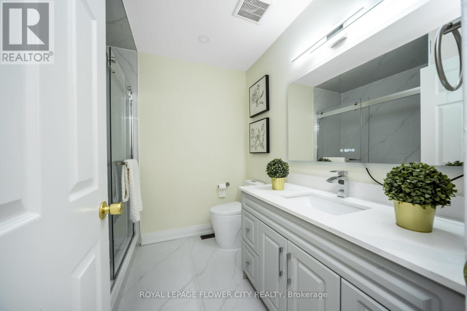 Photo 34 of 4 Natalie Court E, Brampton ON
