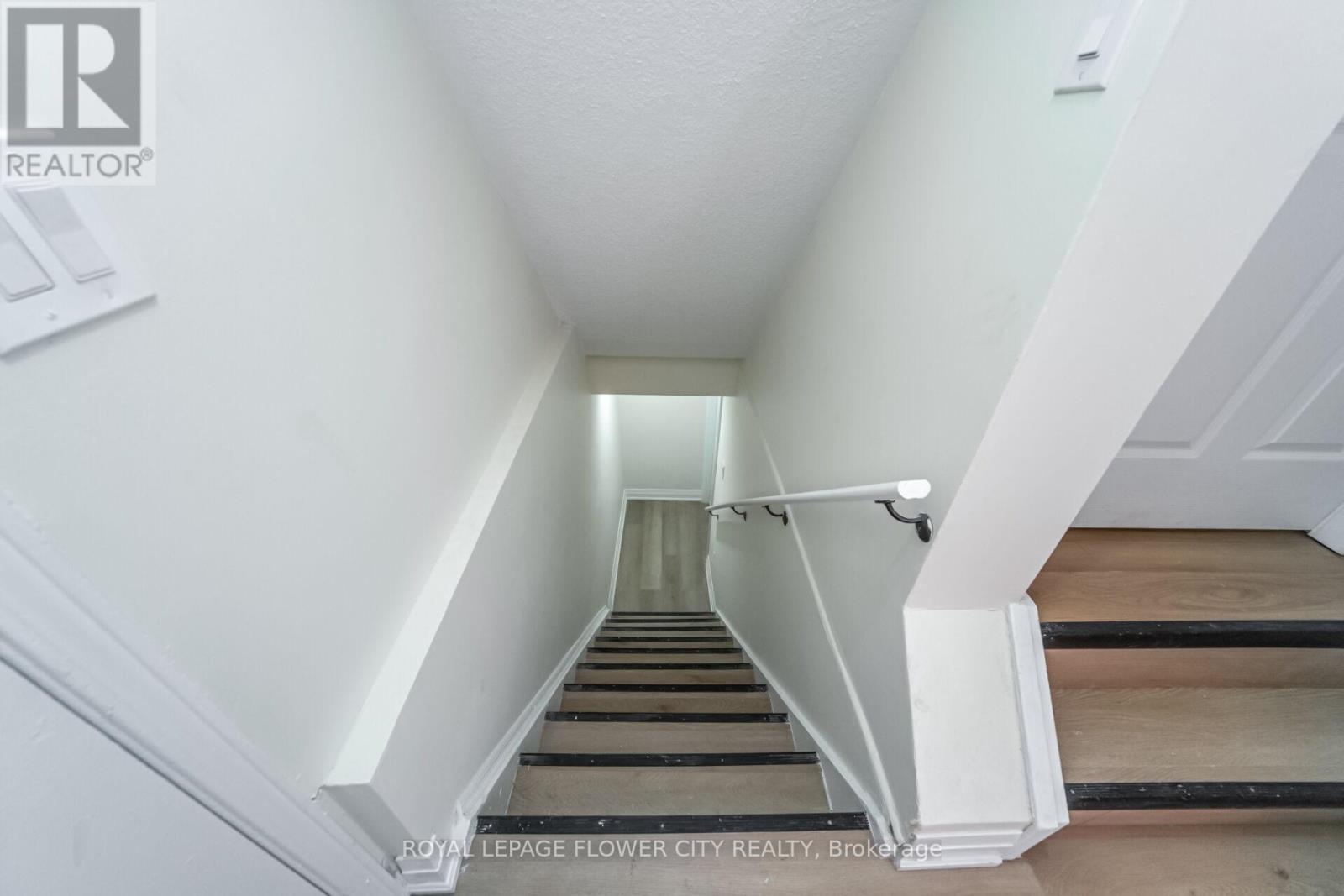 Photo 38 of 4 Natalie Court E, Brampton ON