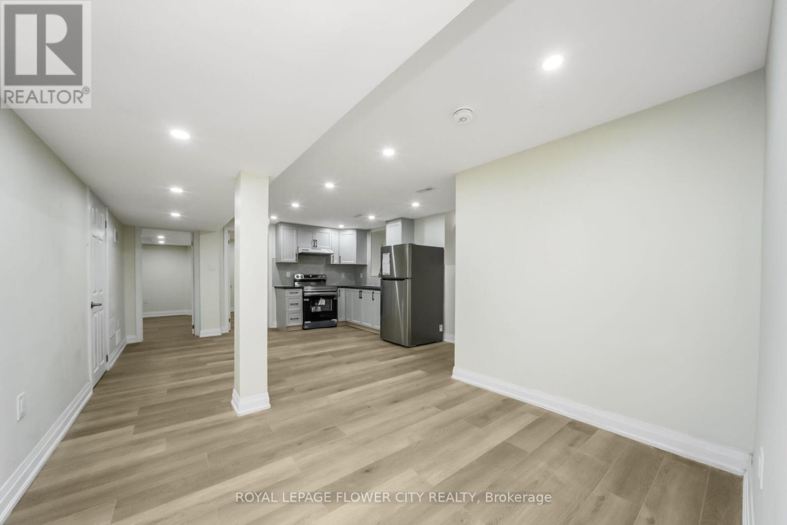 Photo 39 of 4 Natalie Court E, Brampton ON