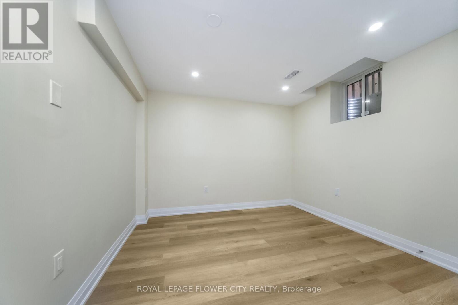 Photo 42 of 4 Natalie Court E, Brampton ON