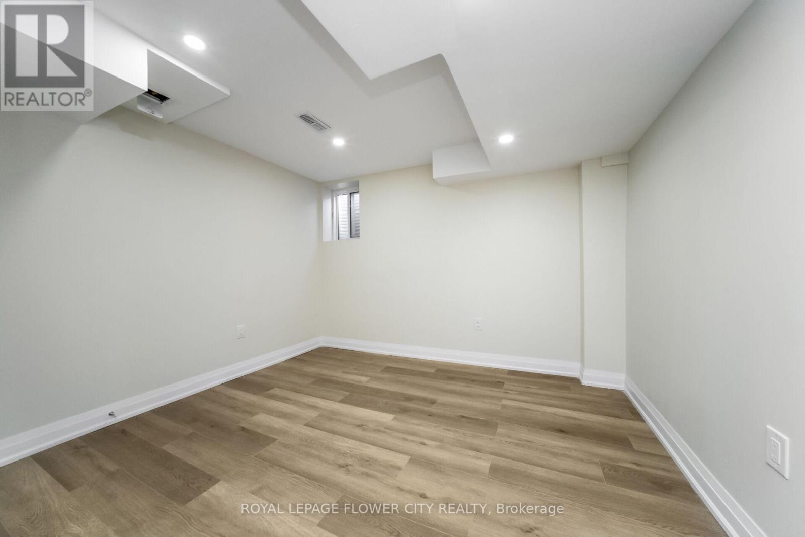Photo 44 of 4 Natalie Court E, Brampton ON