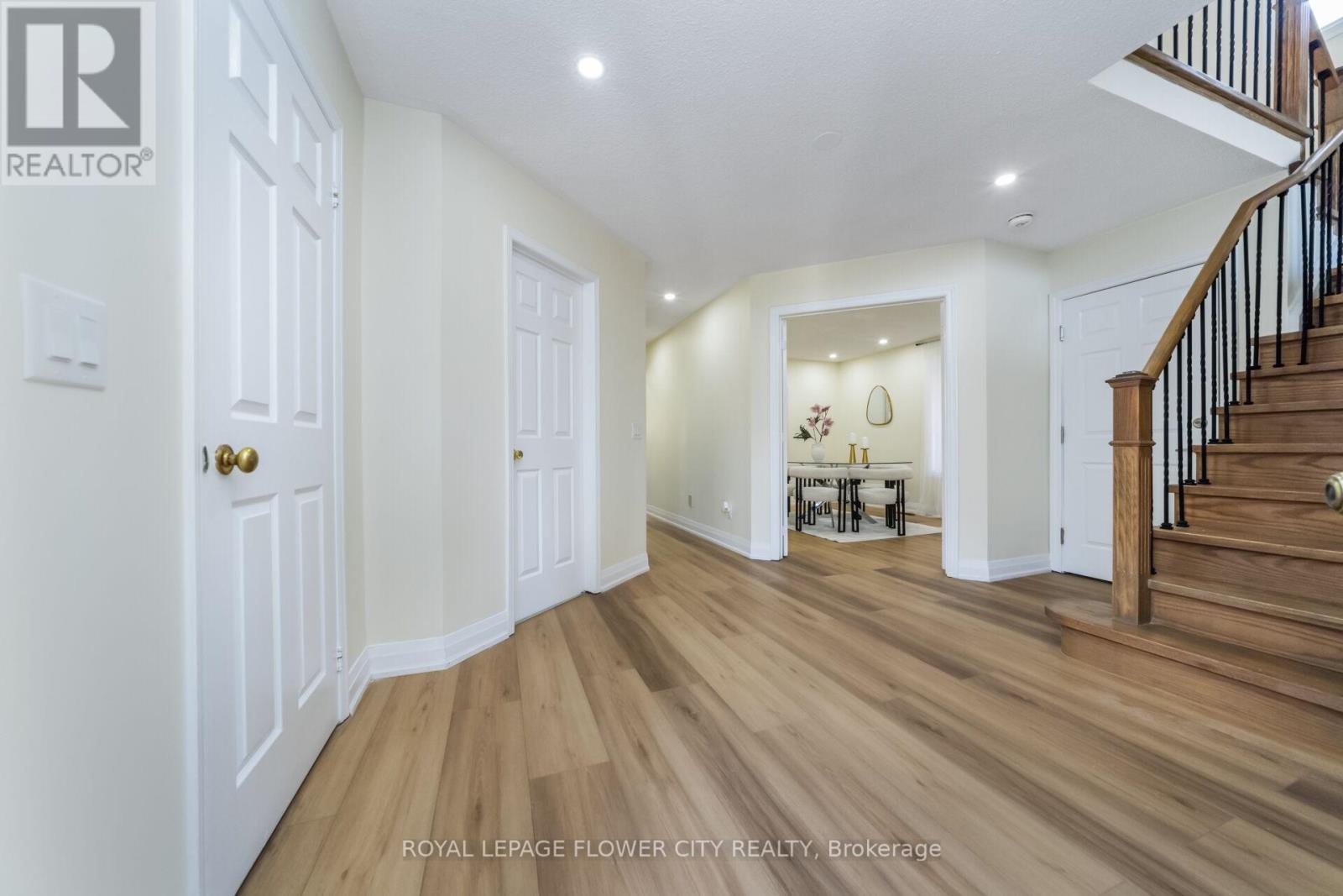 Photo 6 of 4 Natalie Court E, Brampton ON