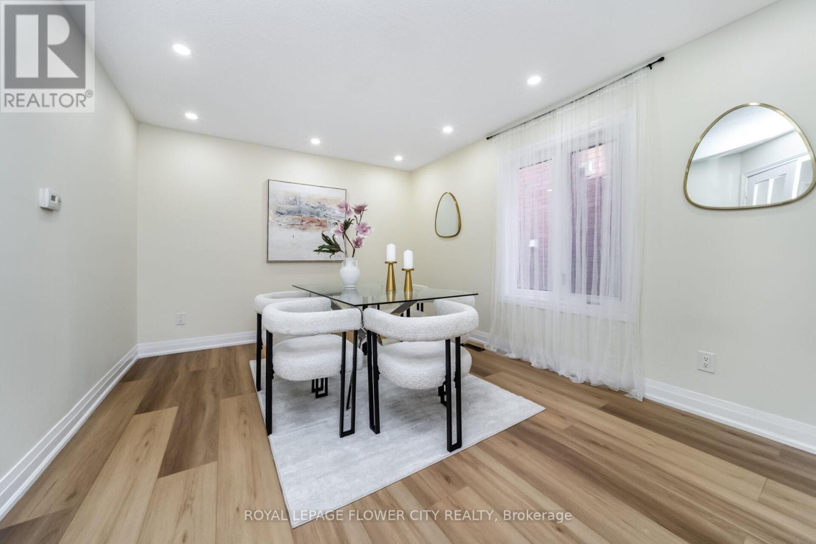 Photo 7 of 4 Natalie Court E, Brampton ON