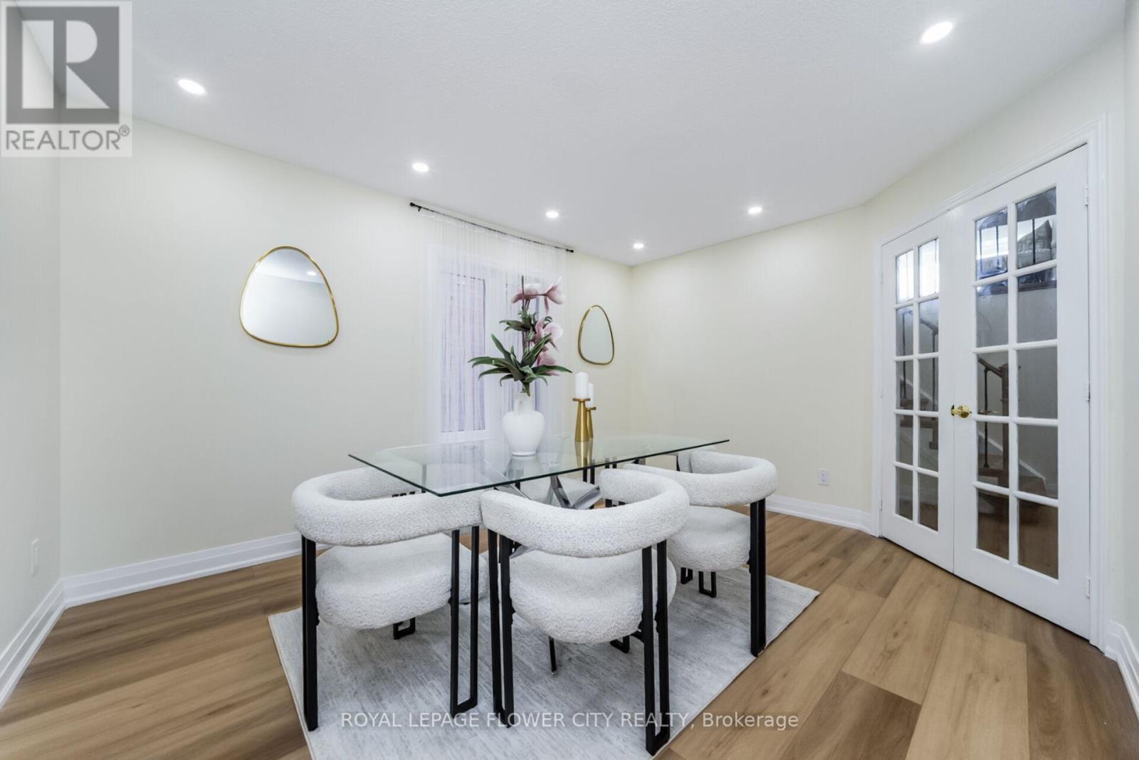 Photo 8 of 4 Natalie Court E, Brampton ON