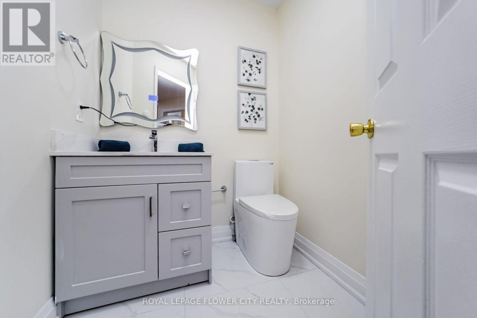 Photo 9 of 4 Natalie Court E, Brampton ON