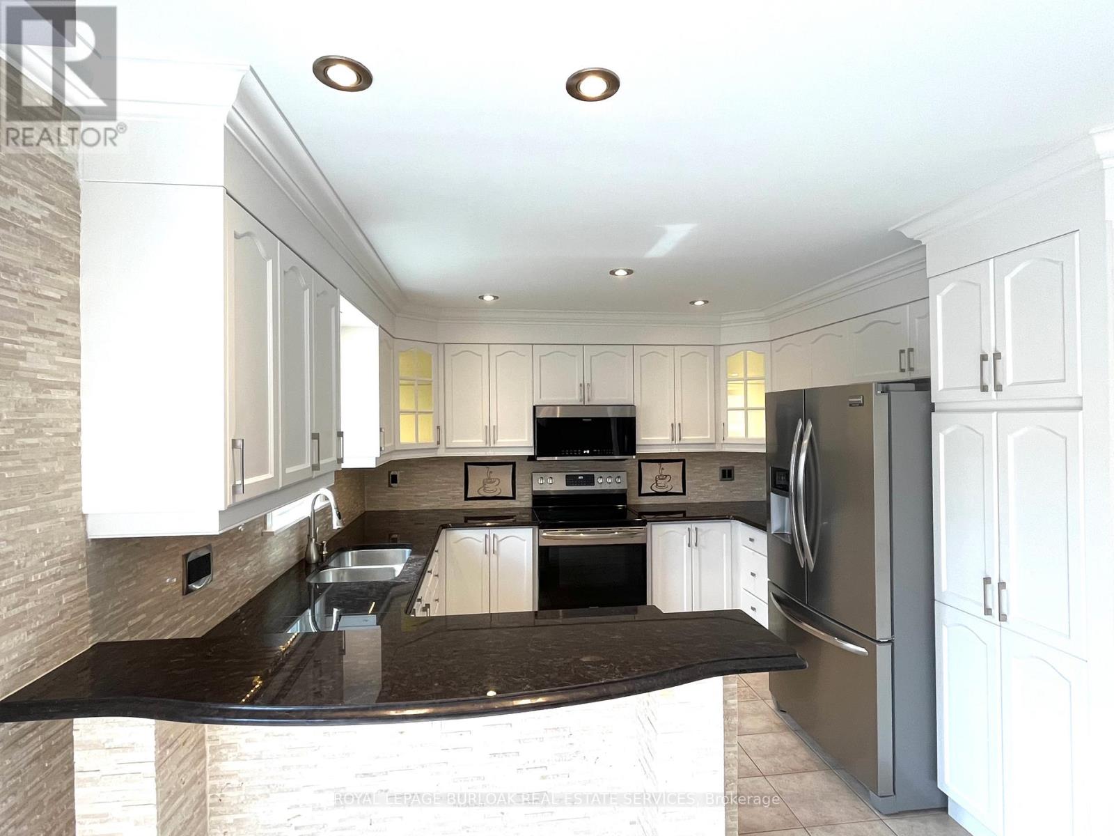 Photo 11 of 5256 Rome Crescent, Burlington ON