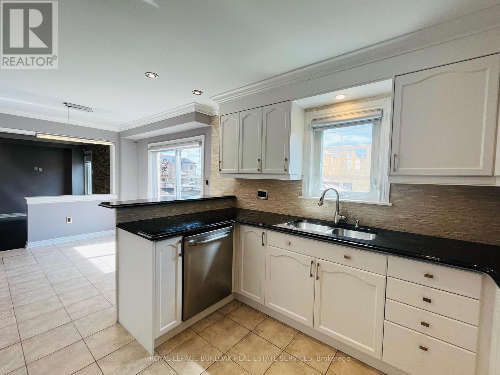 Photo 13 of 5256 Rome Crescent, Burlington ON