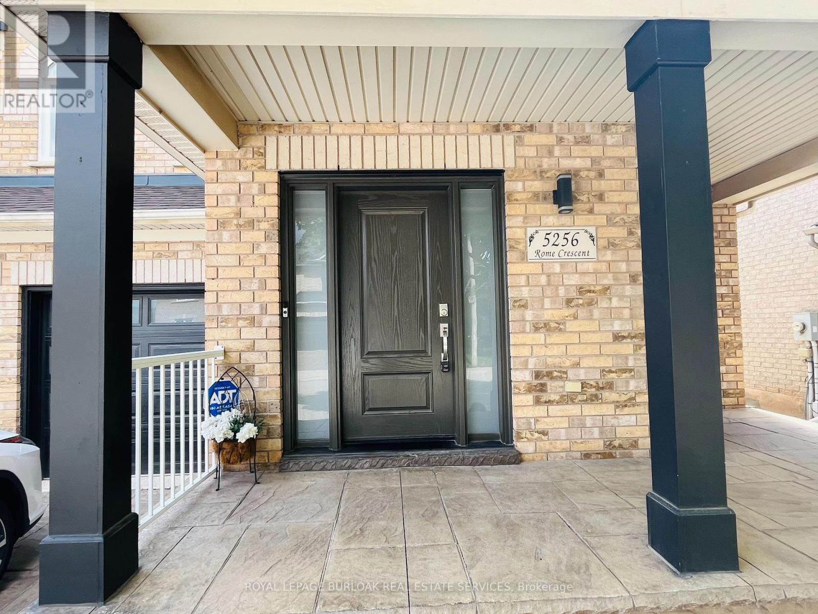 Photo 2 of 5256 Rome Crescent, Burlington ON