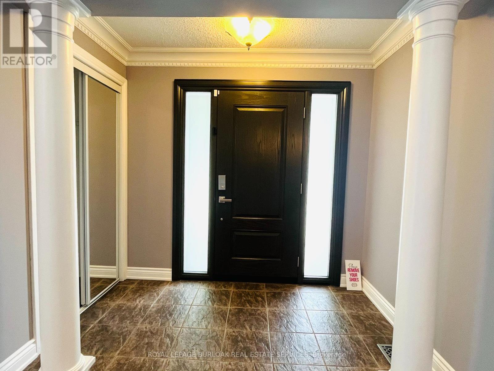 Photo 4 of 5256 Rome Crescent, Burlington ON