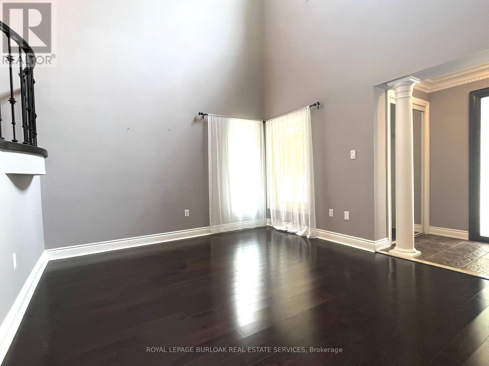 Photo 7 of 5256 Rome Crescent, Burlington ON