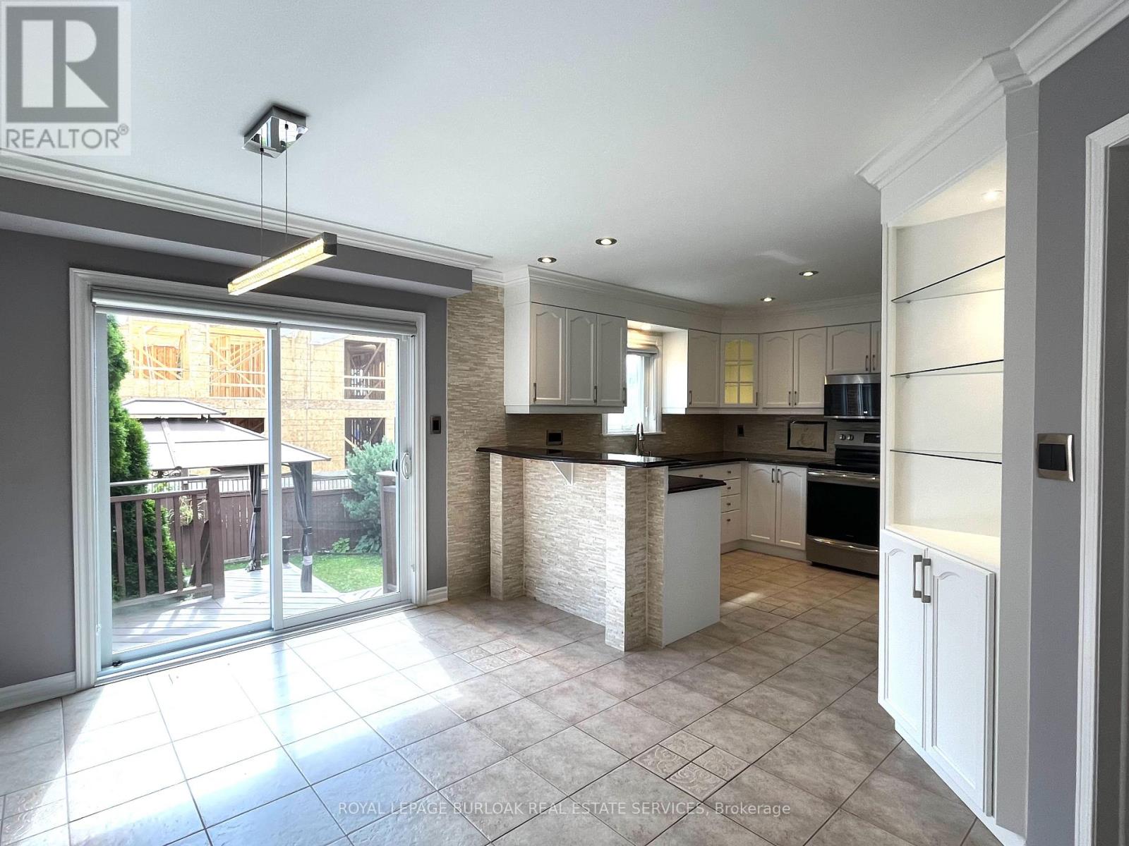 Photo 9 of 5256 Rome Crescent, Burlington ON