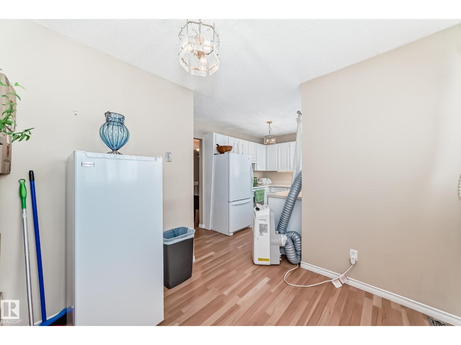 Photo 17 of 1049 Millbourne E Nw, Edmonton AB