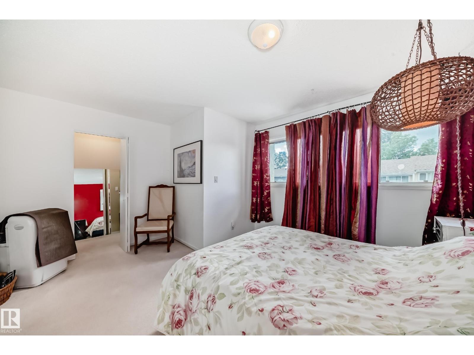 Photo 23 of 1049 Millbourne E Nw, Edmonton AB