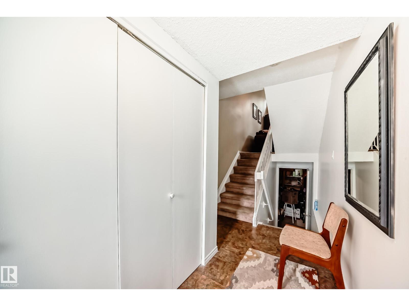 Photo 5 of 1049 Millbourne E Nw, Edmonton AB