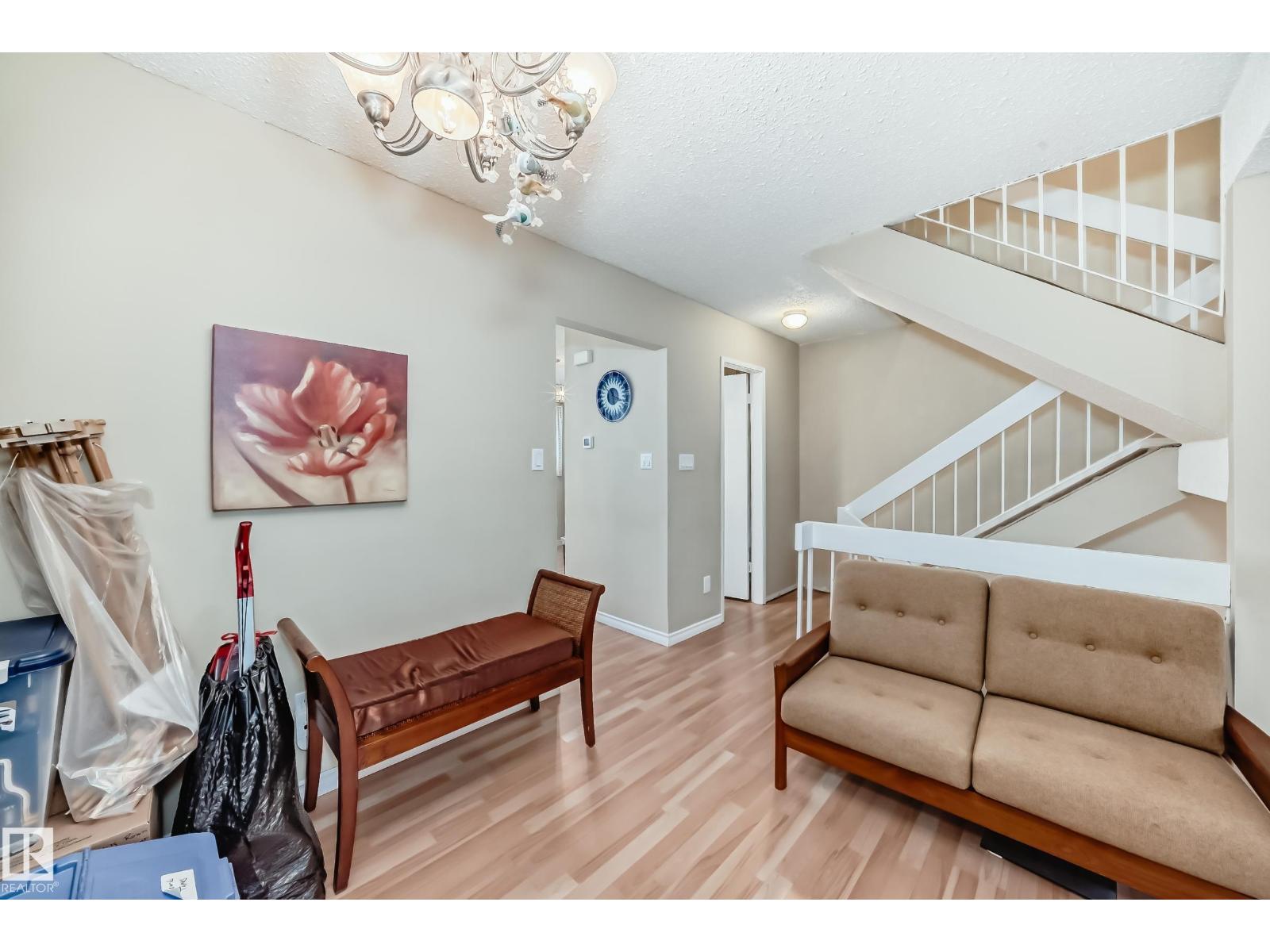 Photo 19 of 1049 Millbourne E Nw, Edmonton AB