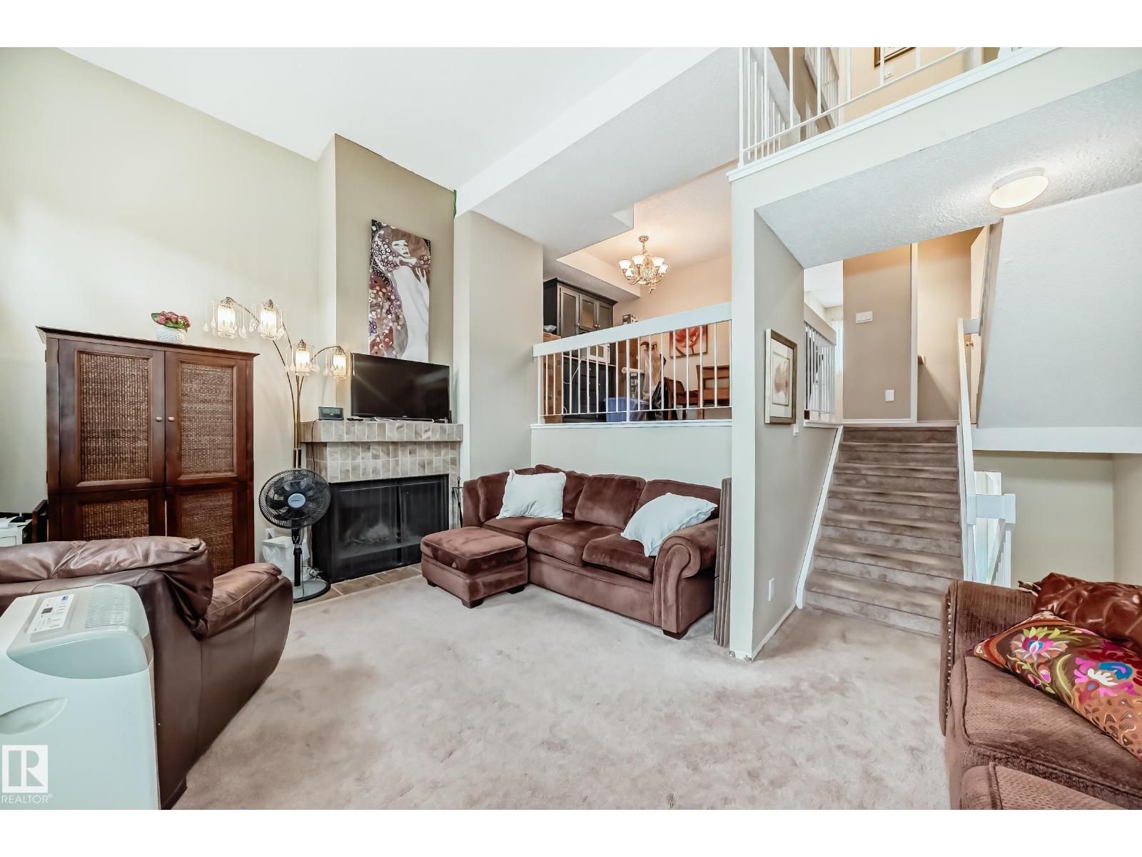 Photo 8 of 1049 Millbourne E Nw, Edmonton AB