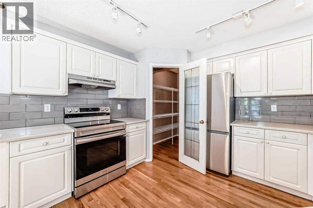 Single Family House for Sale in  Somerset Drive SW Somerset Calgary 