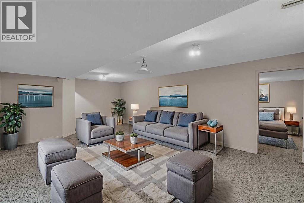 Single Family House for Sale in  Somerset Drive SW Somerset Calgary 