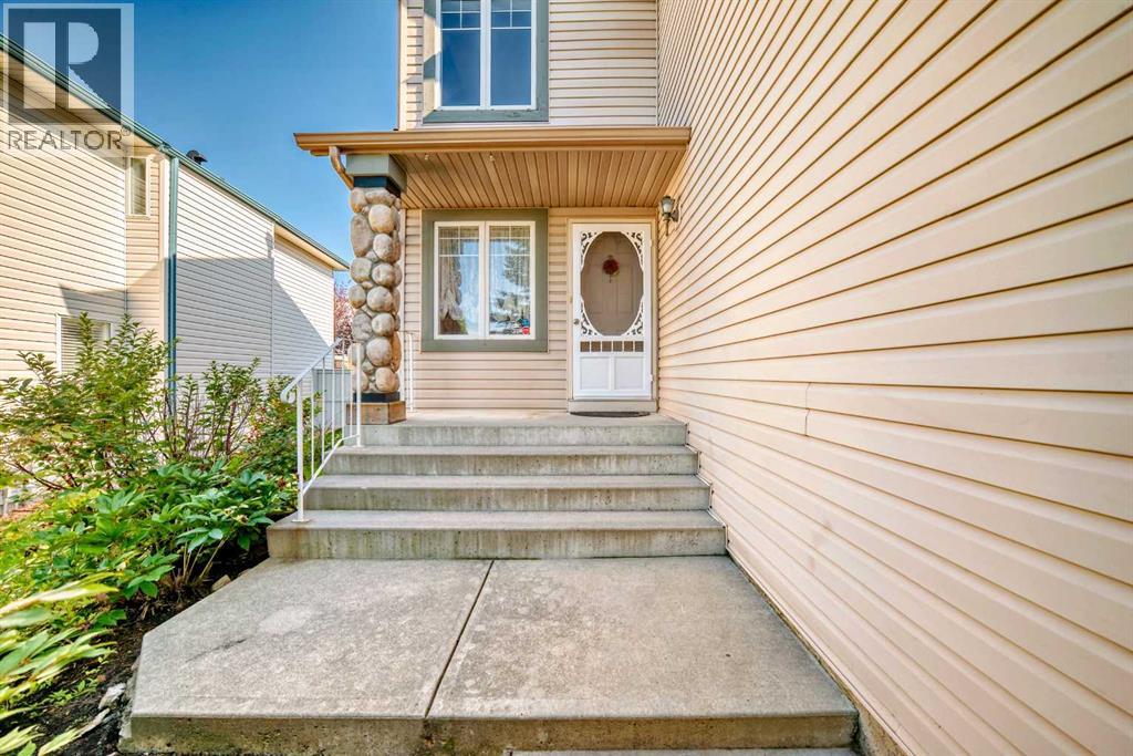 Single Family House for Sale in  Somerset Drive SW Somerset Calgary 