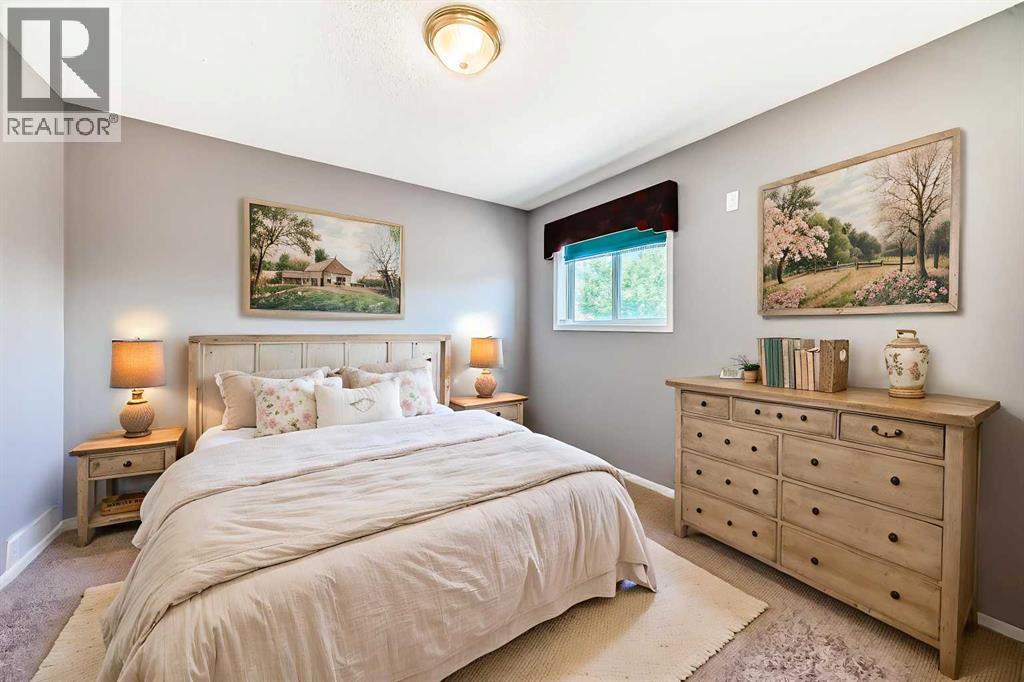 Single Family House for Sale in  Somerset Drive SW Somerset Calgary 