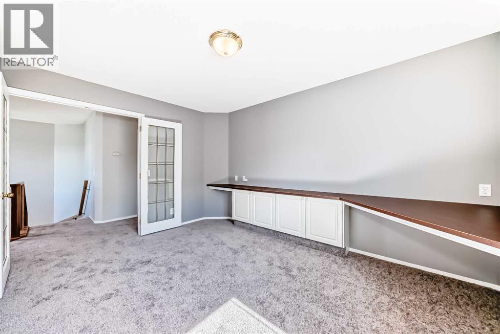 Single Family House for Sale in  Somerset Drive SW Somerset Calgary 