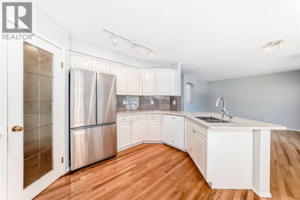 Single Family House for Sale in  Somerset Drive SW Somerset Calgary 