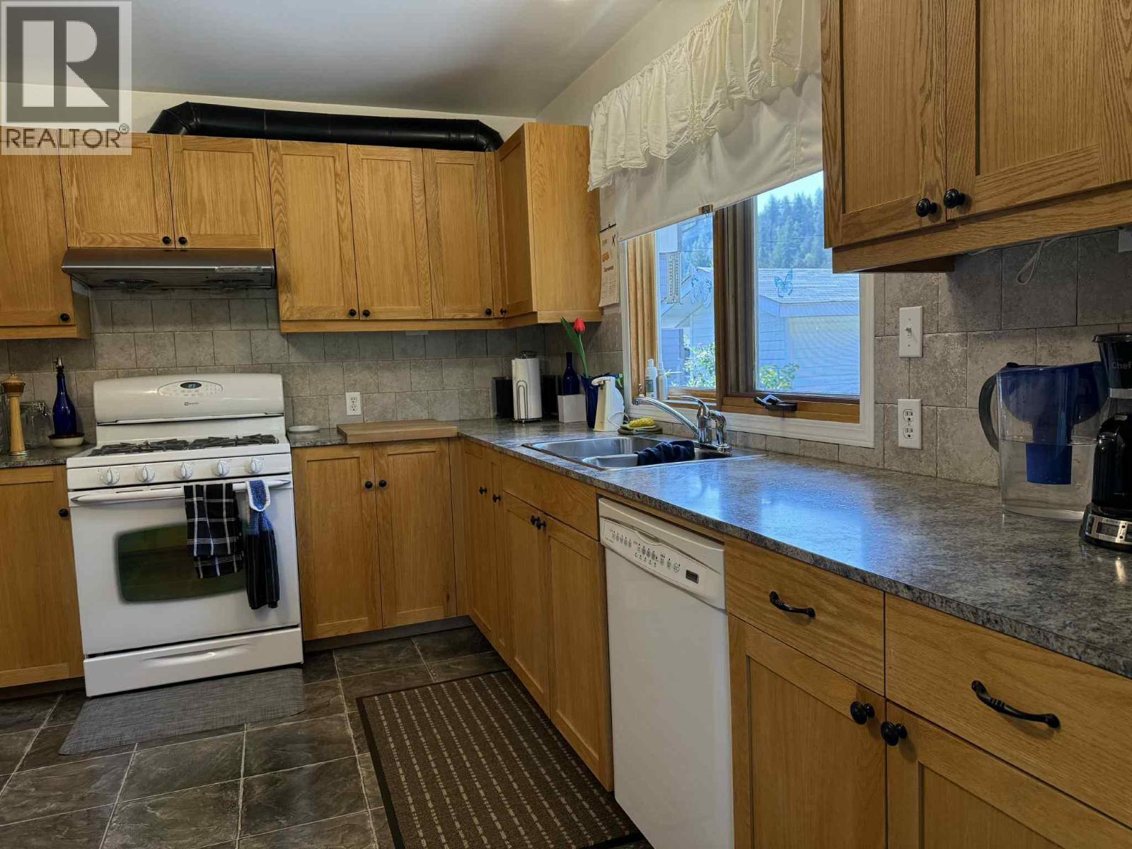 2416 9TH Avenue, Castlegar