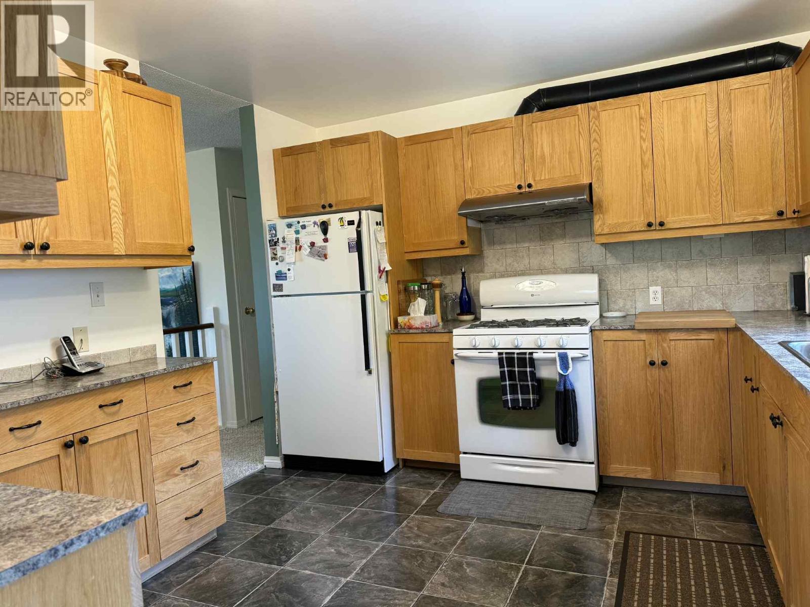 2416 9TH Avenue, Castlegar
