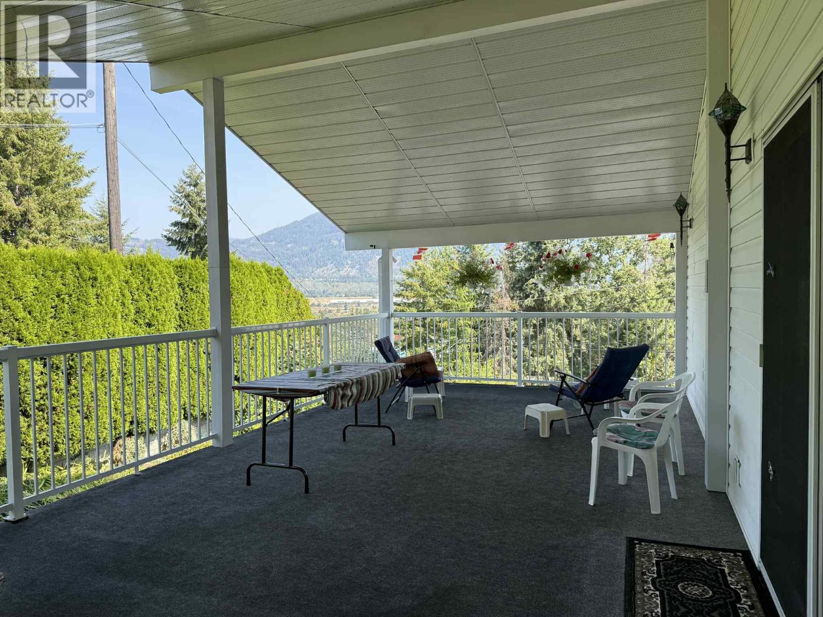 2416 9TH Avenue, Castlegar
