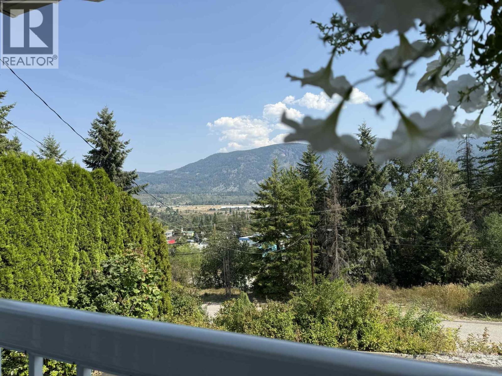 2416 9TH Avenue, Castlegar