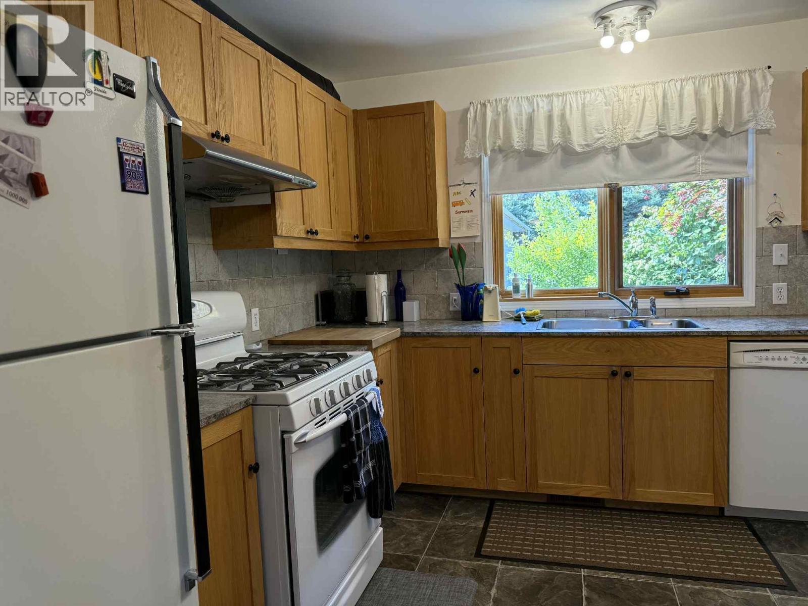 2416 9TH Avenue, Castlegar