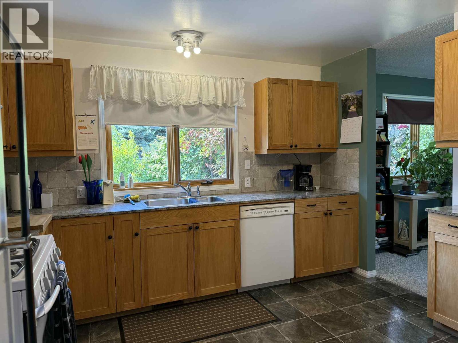2416 9TH Avenue, Castlegar