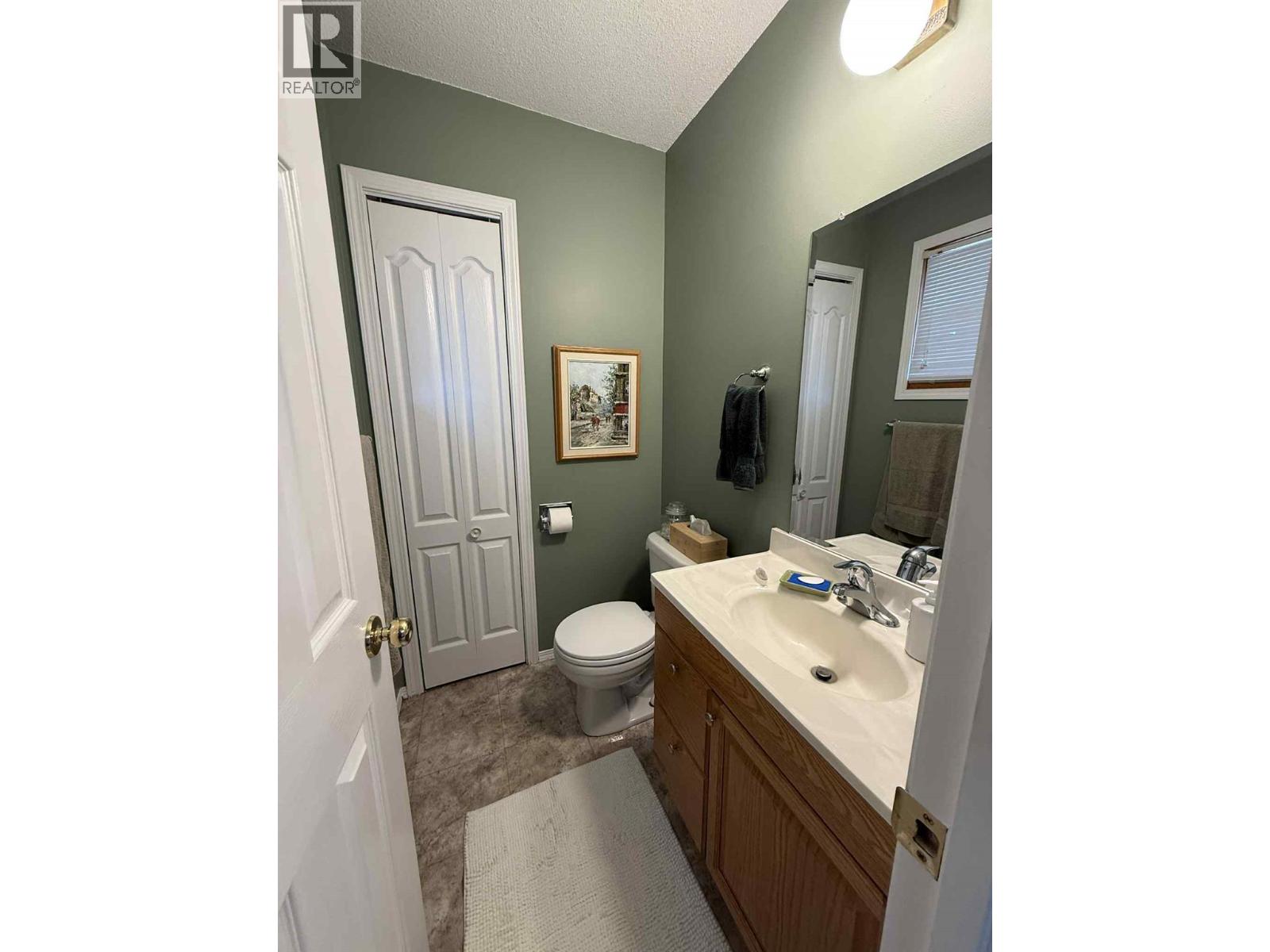 2416 9TH Avenue, Castlegar