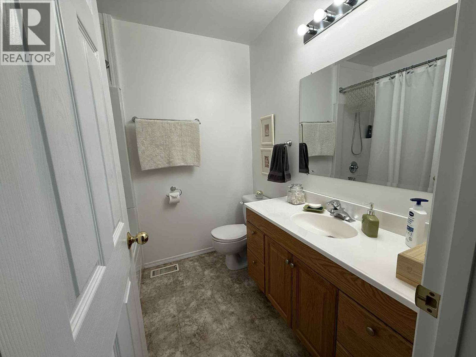 2416 9TH Avenue, Castlegar