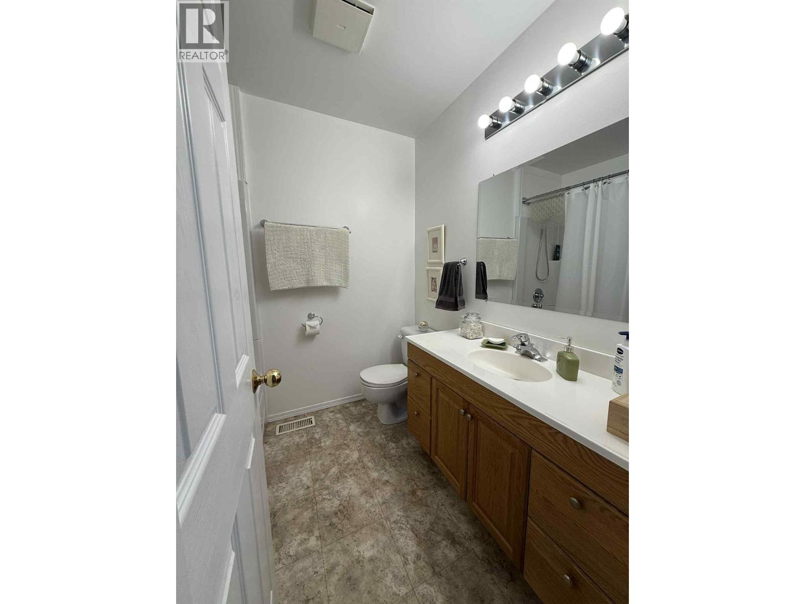 2416 9TH Avenue, Castlegar